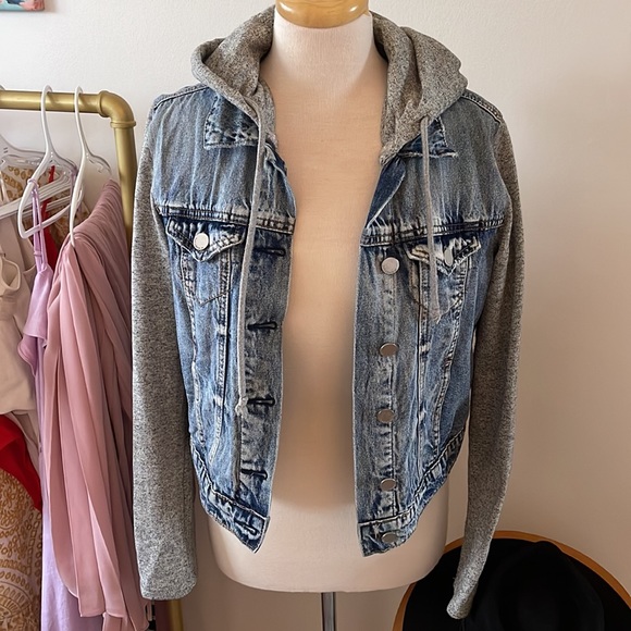 Cute little hooded denim jacket - Picture 2 of 5